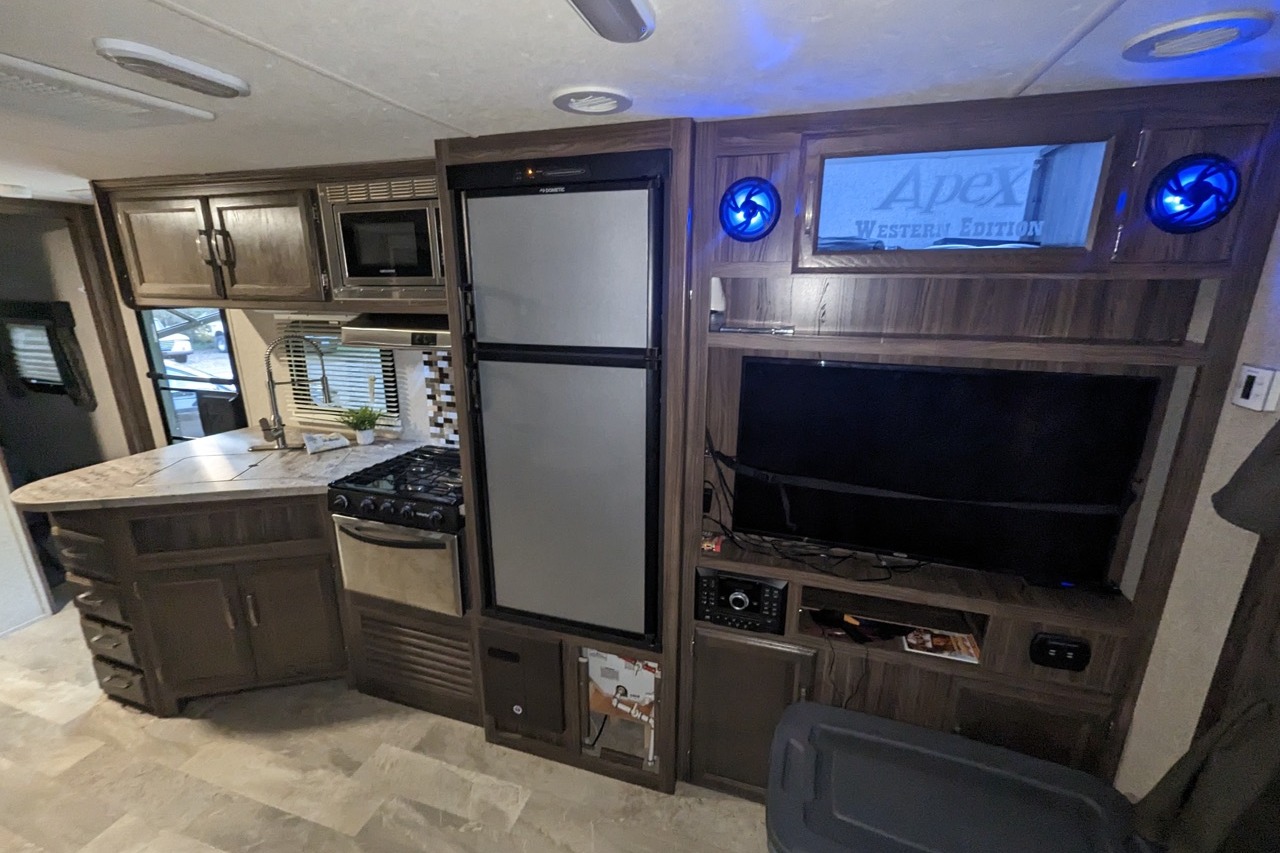 2019 Spacious APEX Bunkhouse