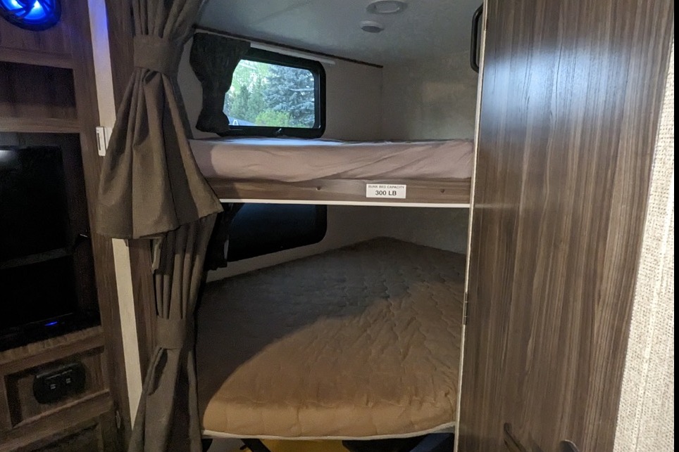 2019 Spacious APEX Bunkhouse