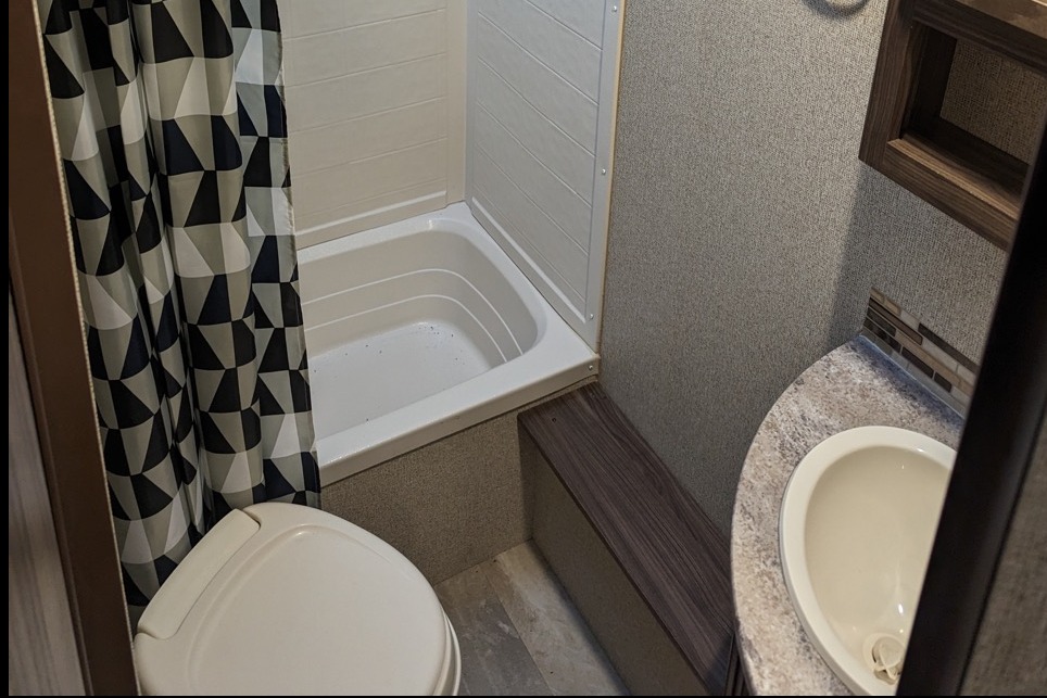 2019 Spacious APEX Bunkhouse