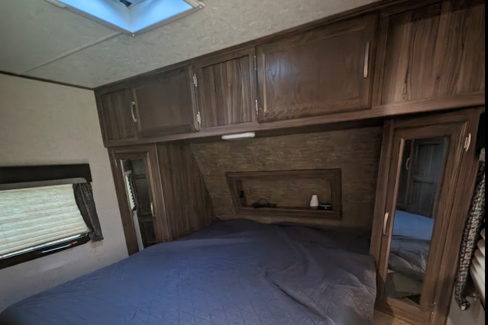 2019 Spacious APEX Bunkhouse