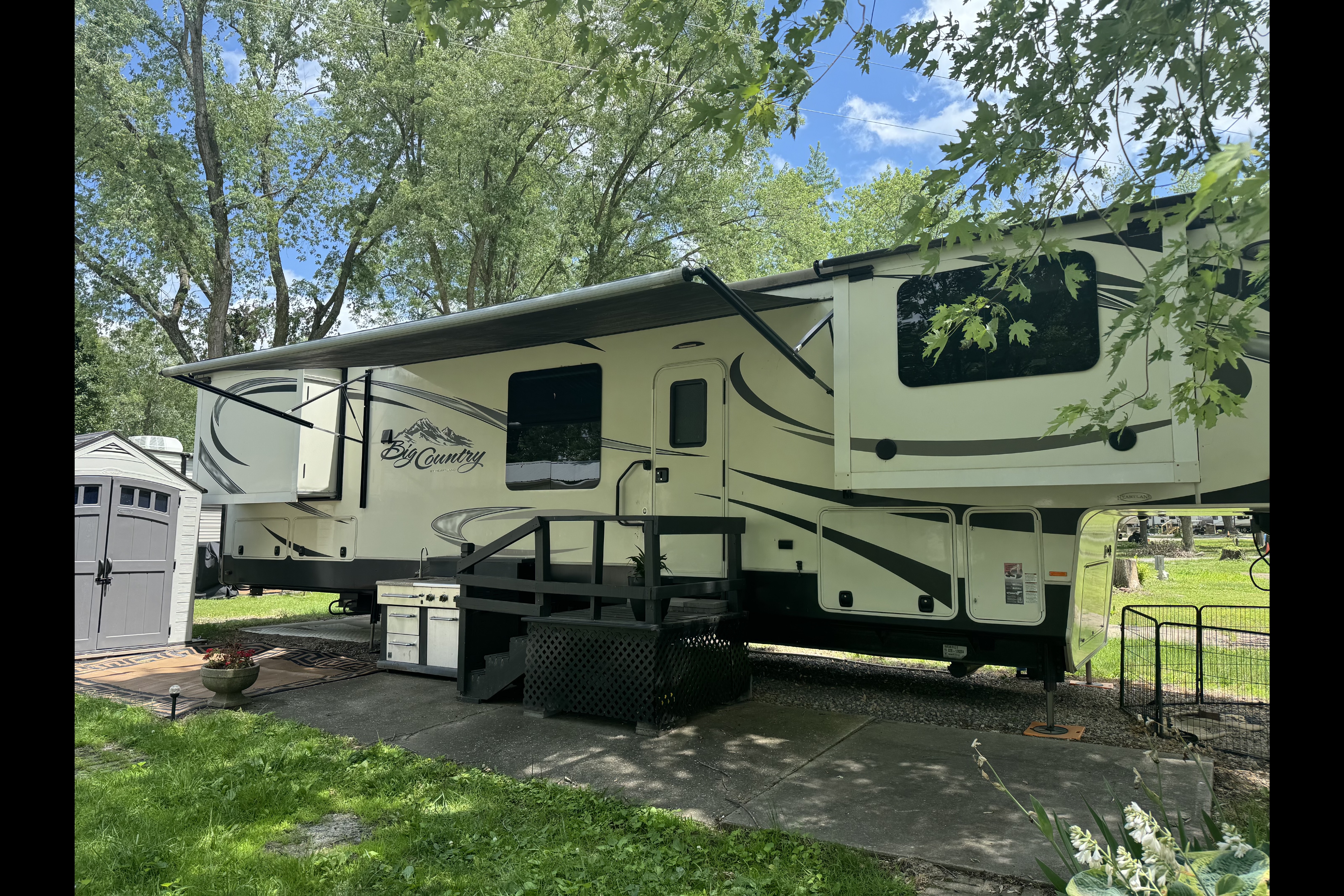 Heartland Big Country 3800FL Fifth Wheel Sleeps 6!