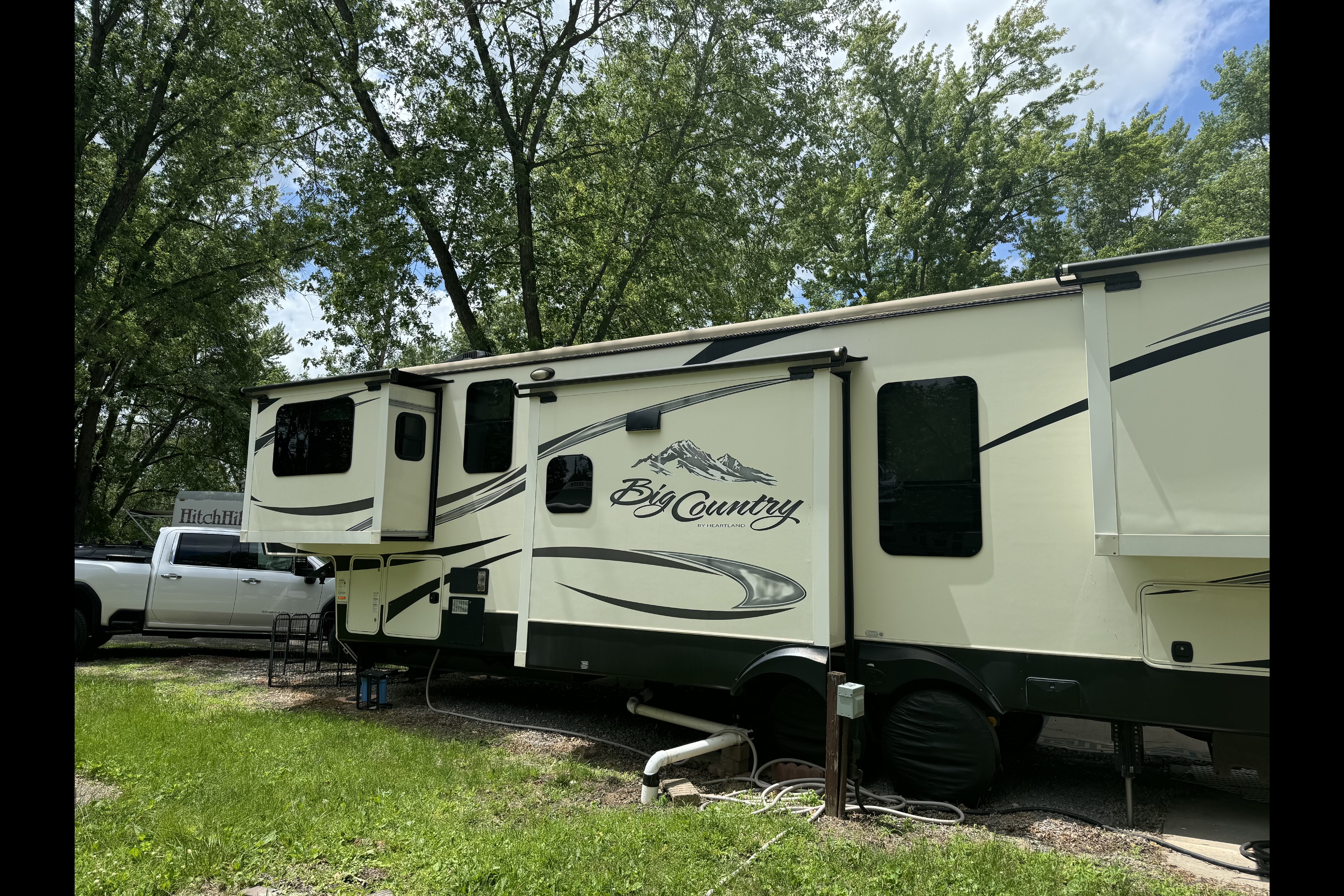Heartland Big Country 3800FL Fifth Wheel Sleeps 6!