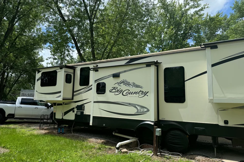 Heartland Big Country 3800FL Fifth Wheel Sleeps 6!