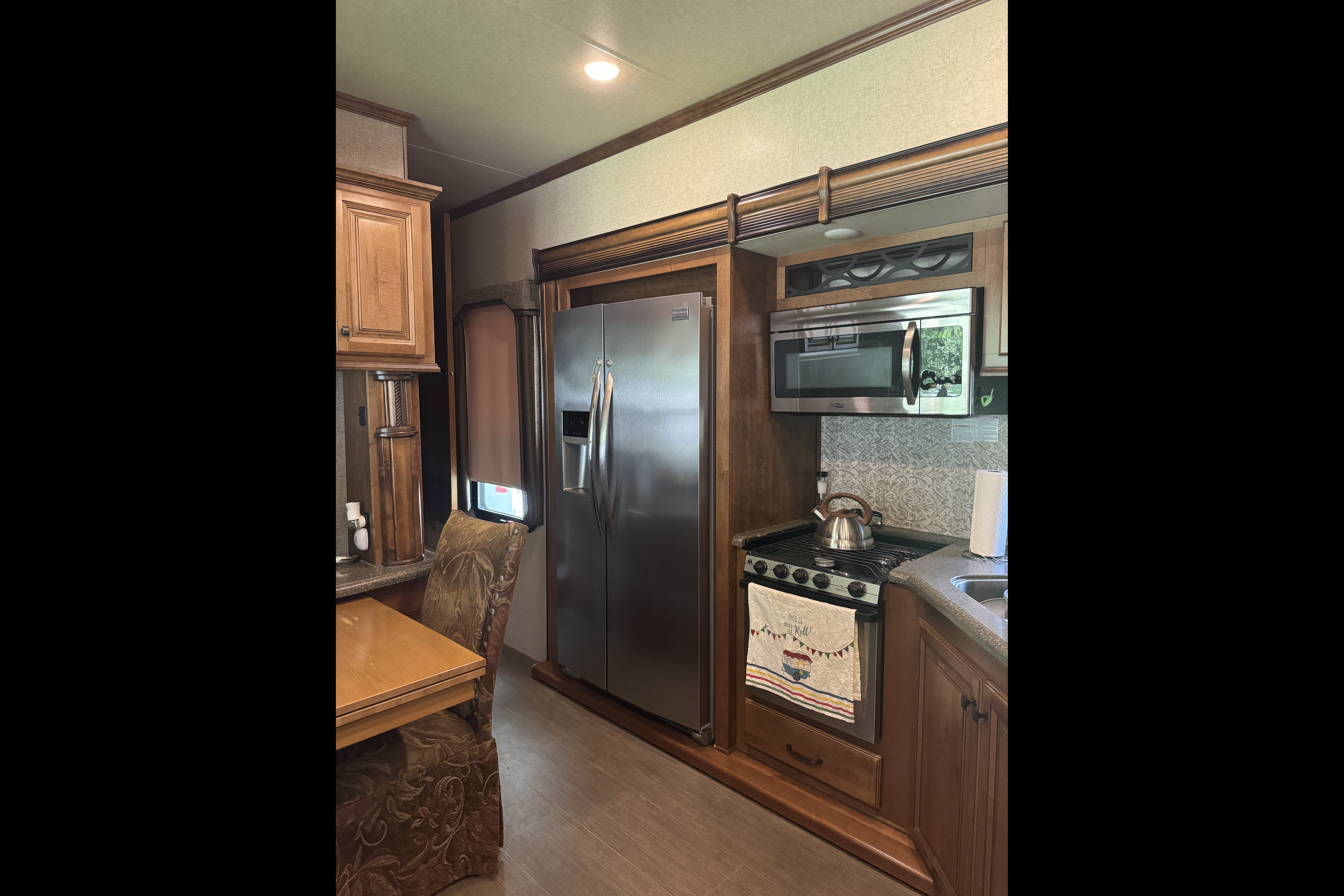 Heartland Big Country 3800FL Fifth Wheel Sleeps 6!