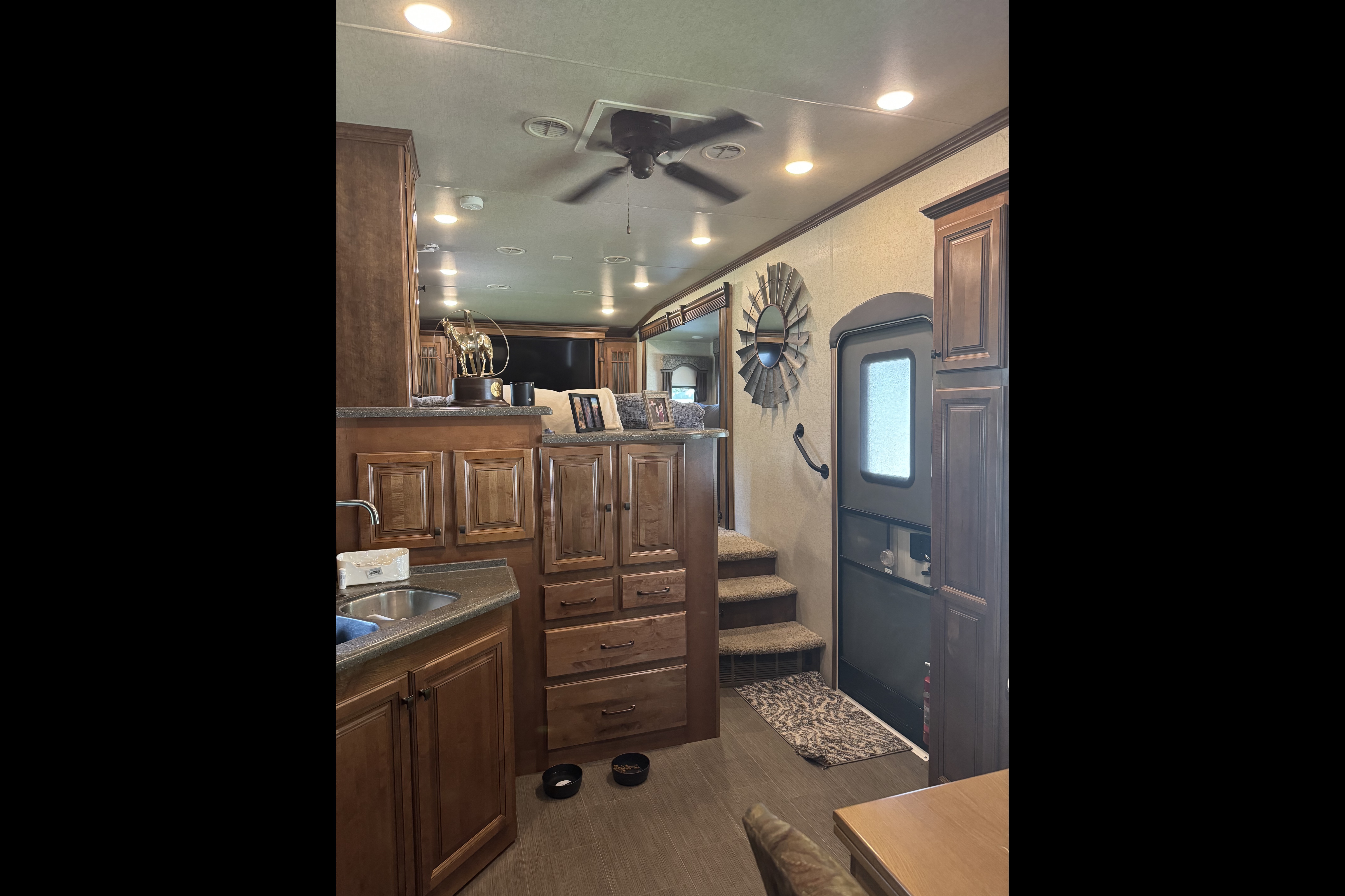 Heartland Big Country 3800FL Fifth Wheel Sleeps 6!
