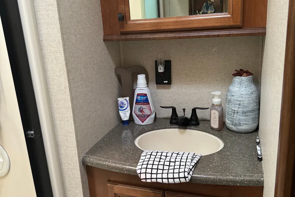 Heartland Big Country 3800FL Fifth Wheel Sleeps 6!