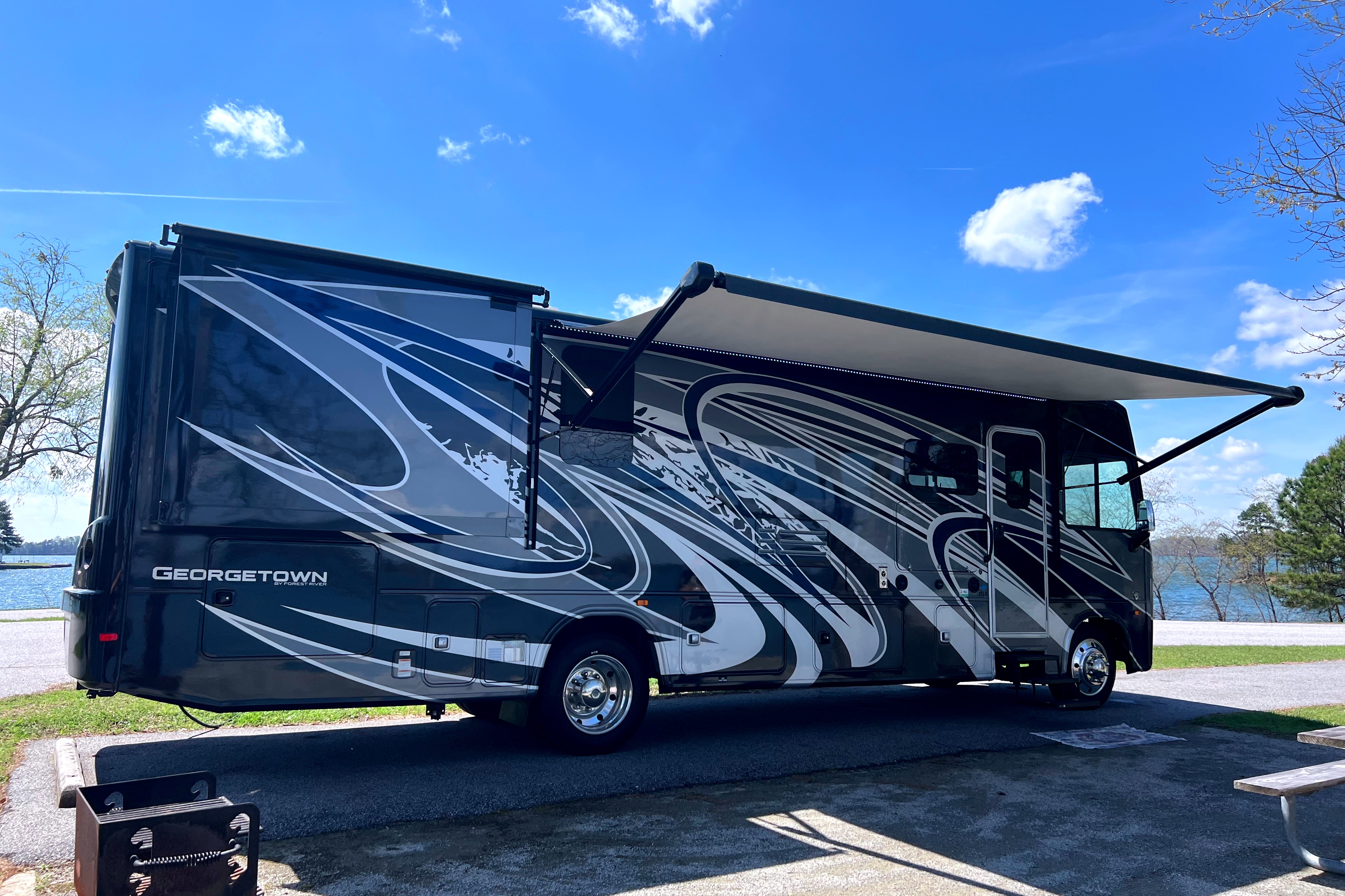 Vince, Brand new Georgetown GT5 Class A