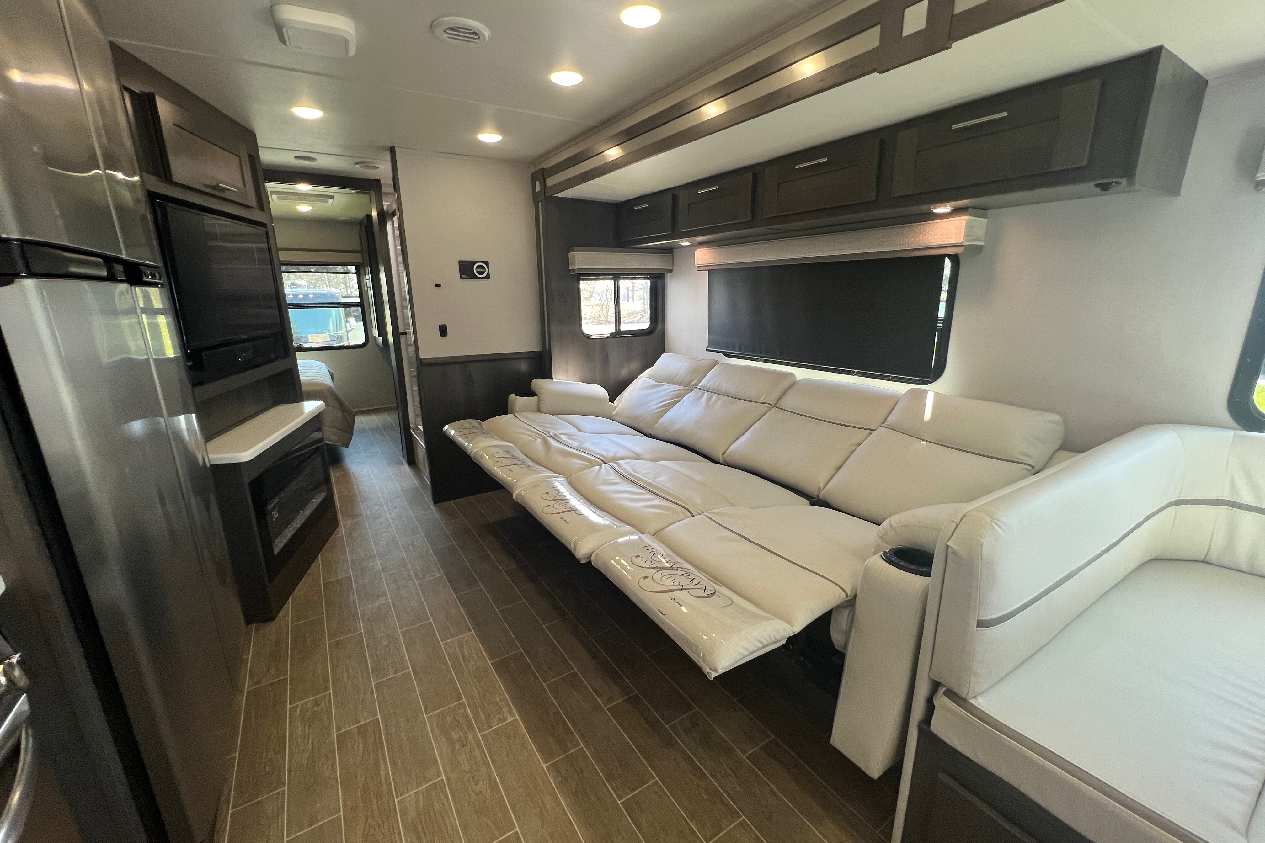 Vince, Brand new Georgetown GT5 Class A