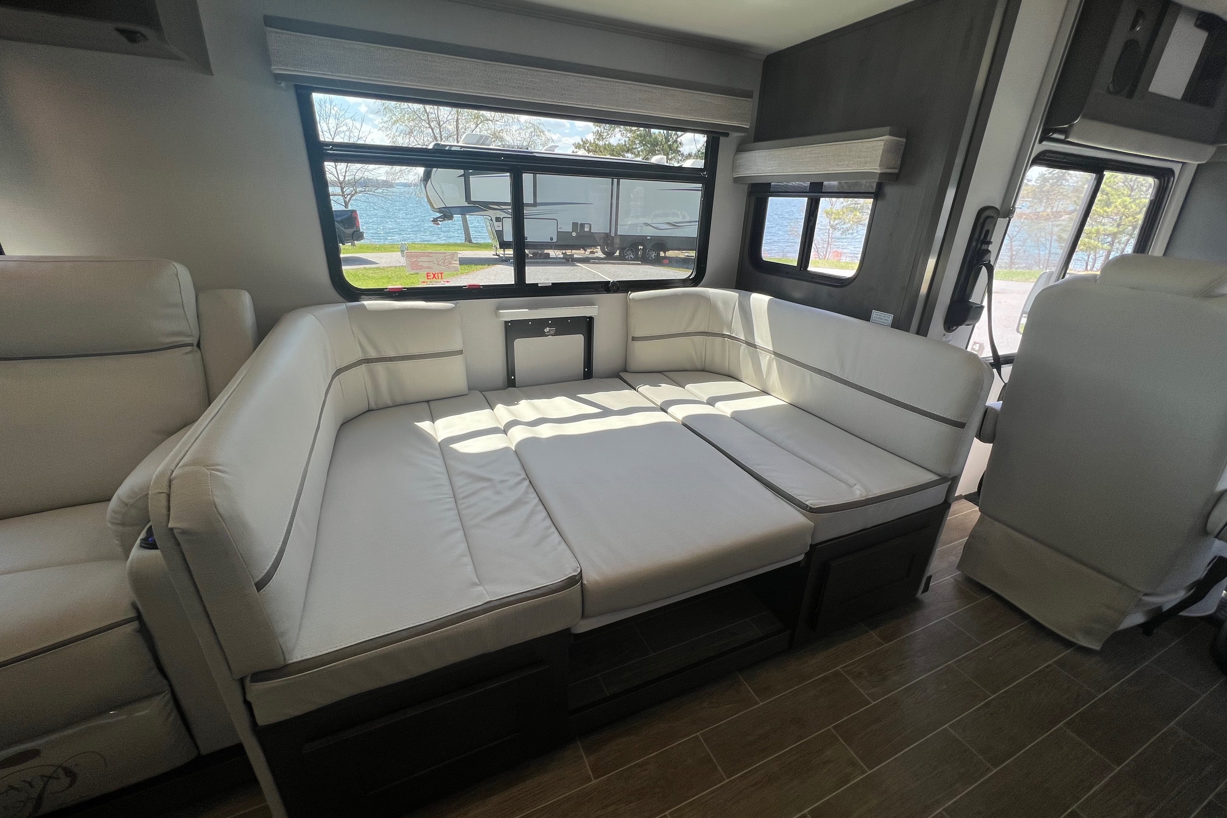 Vince, Brand new Georgetown GT5 Class A