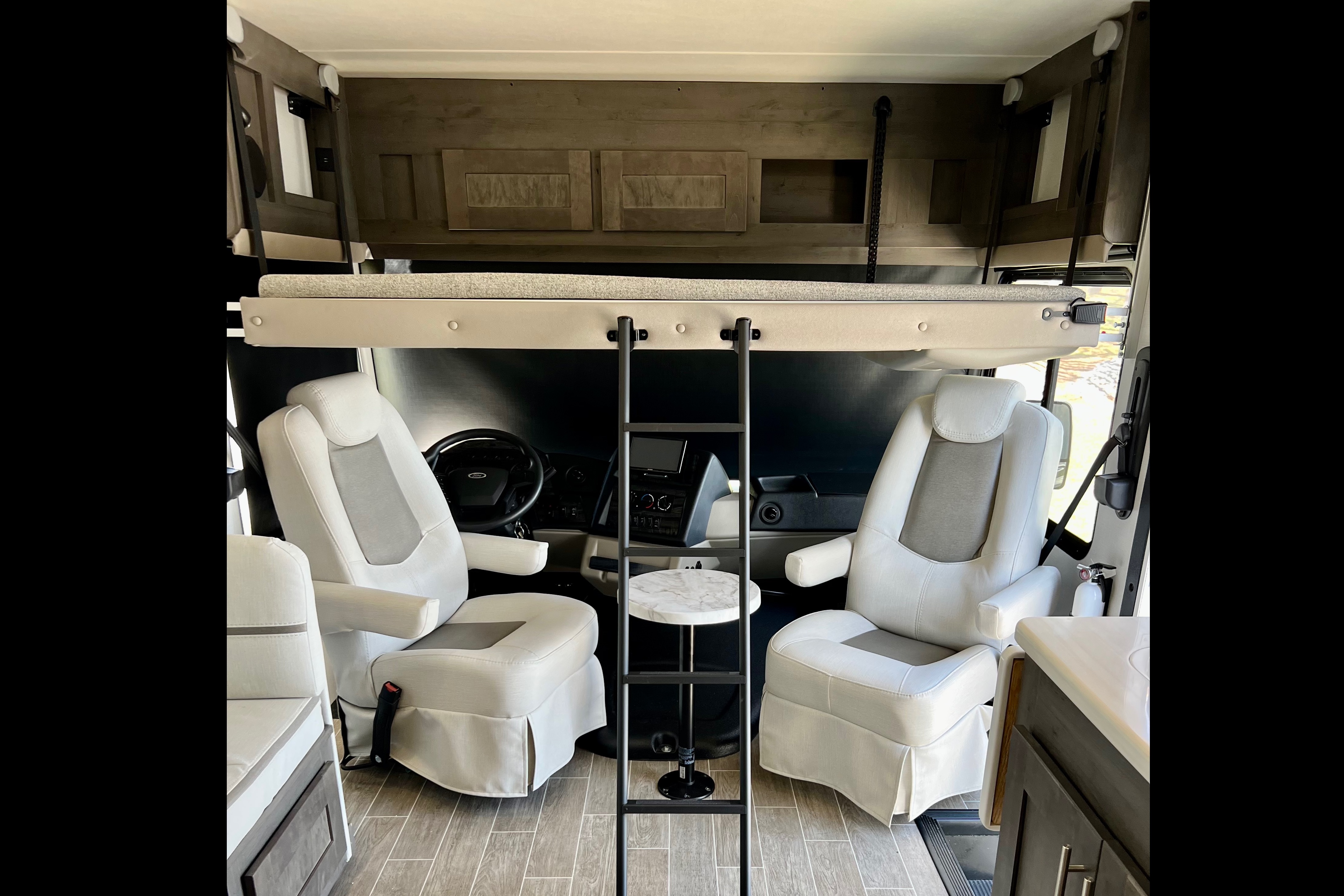 Vince, Brand new Georgetown GT5 Class A