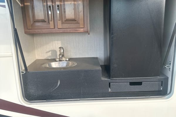 Michael's Jayco Precept 29V Class A