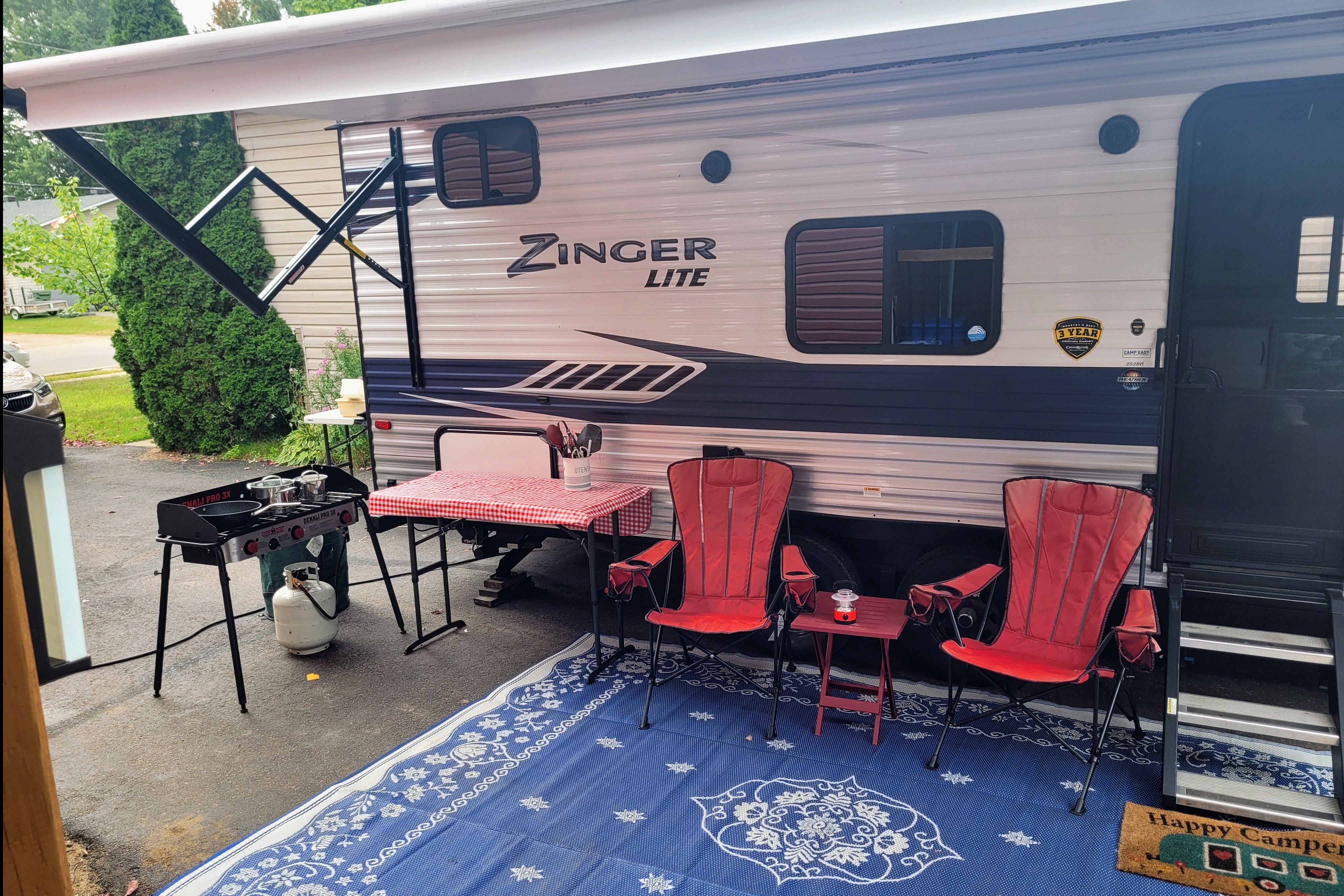 Dean's Crossroads Zinger Travel Trailer