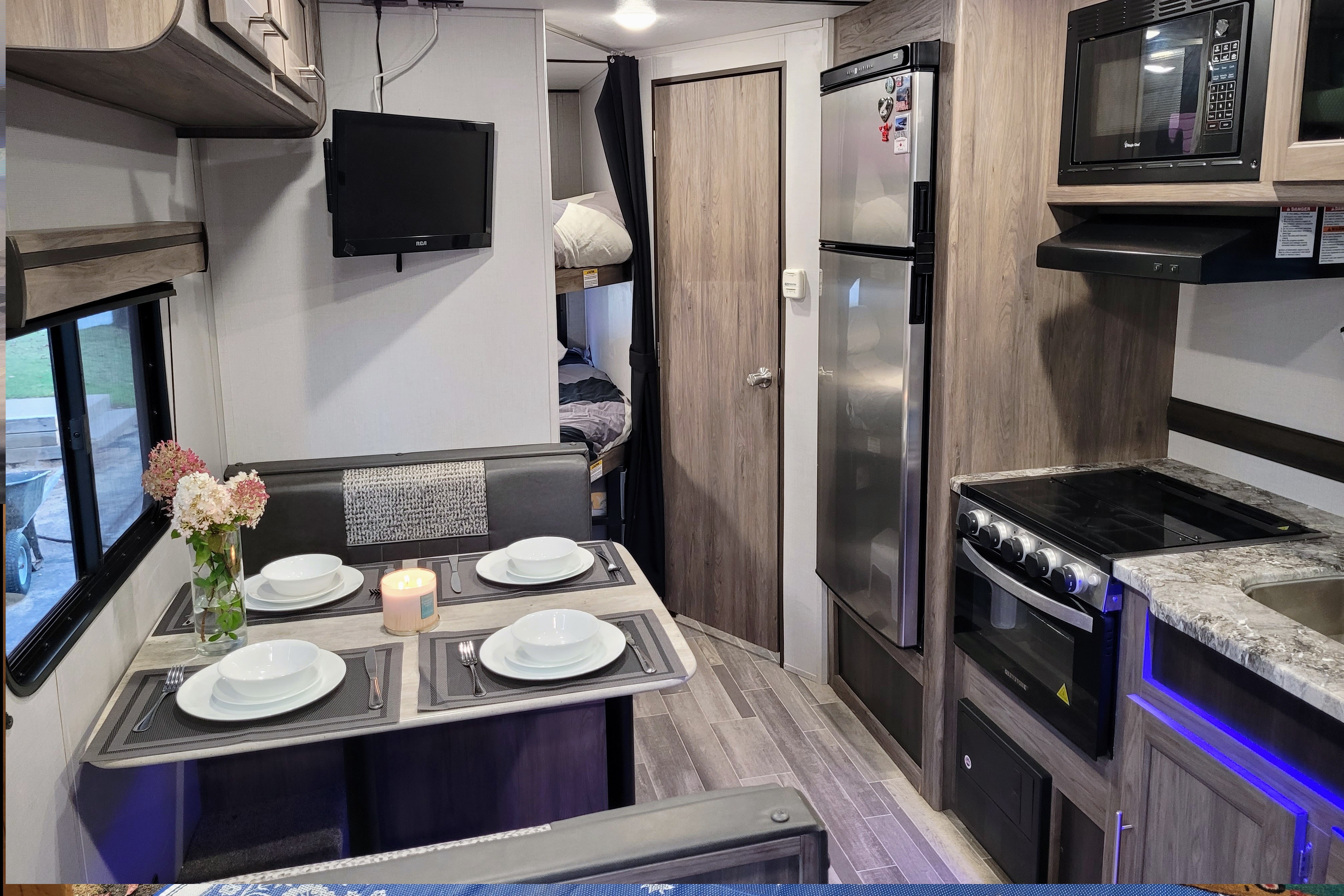 Dean's Crossroads Zinger Travel Trailer