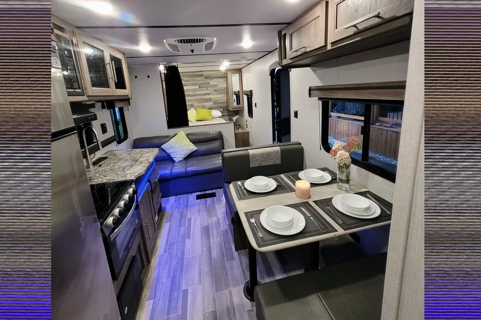 Dean's Crossroads Zinger Travel Trailer