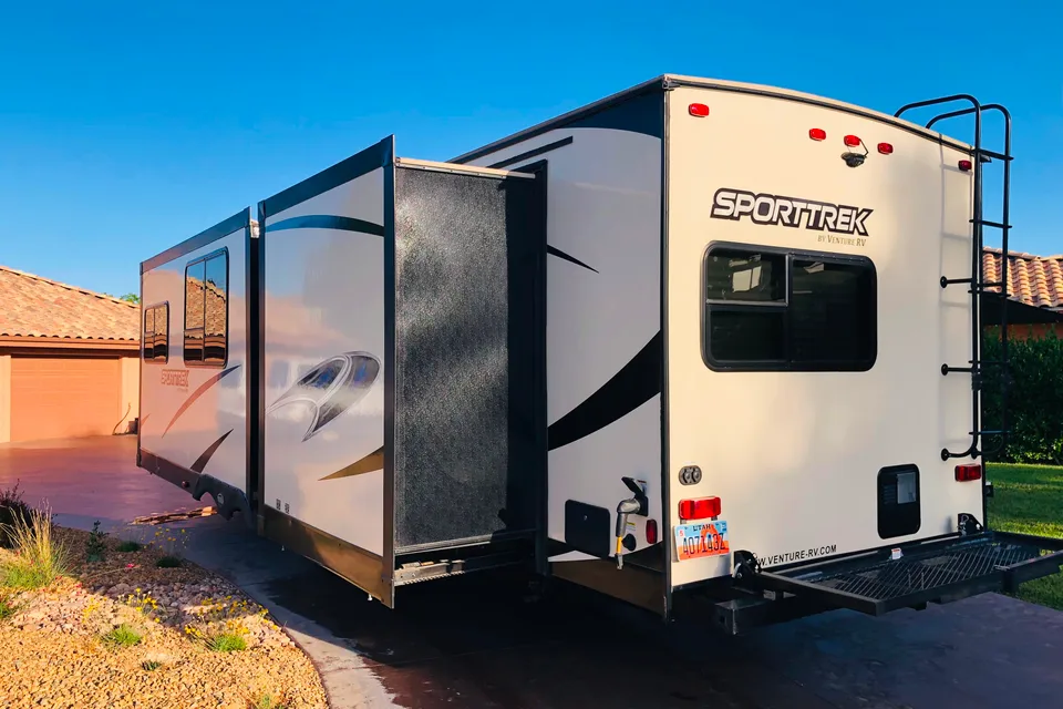 Desert Dwellers Bunkhouse