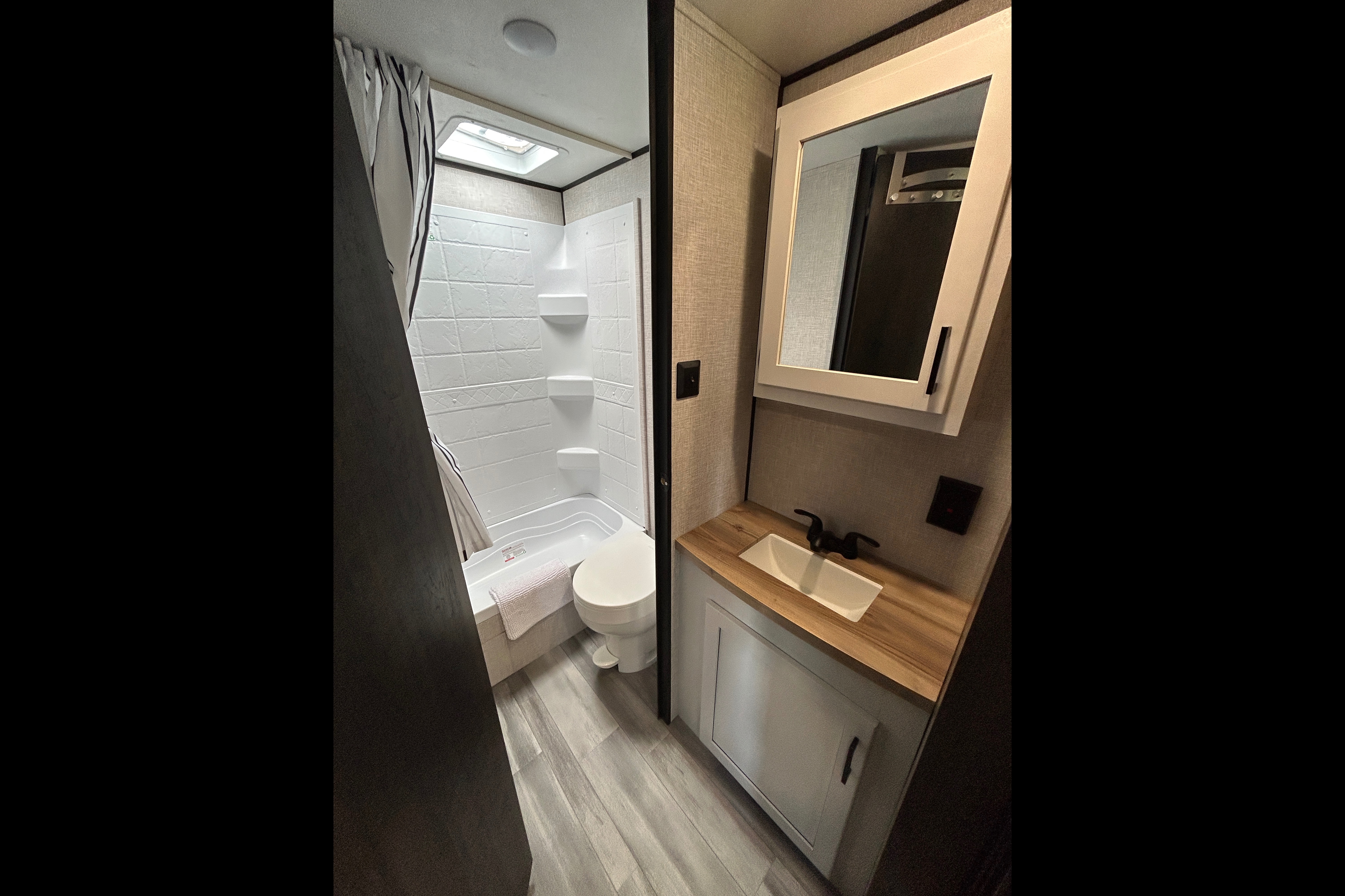 2024 Starcraft 24ft. Trailer- with free private shuttle - Pebbles