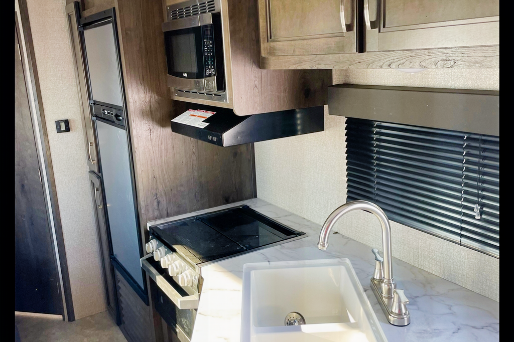 Joshua 's Jayco Jay flight SLX 8 / 265 RLS Travel Trailer