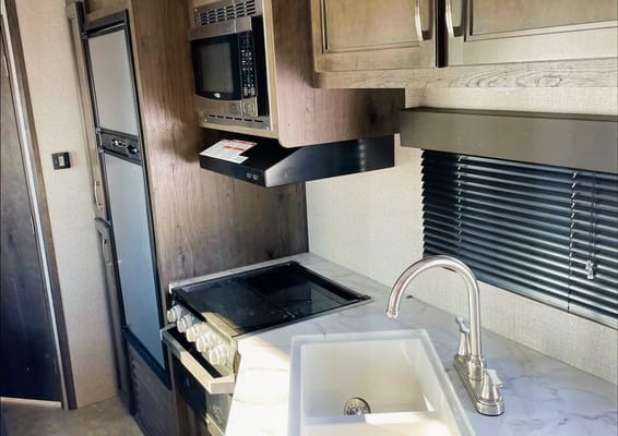 Joshua 's Jayco Jay flight SLX 8 / 265 RLS Travel Trailer