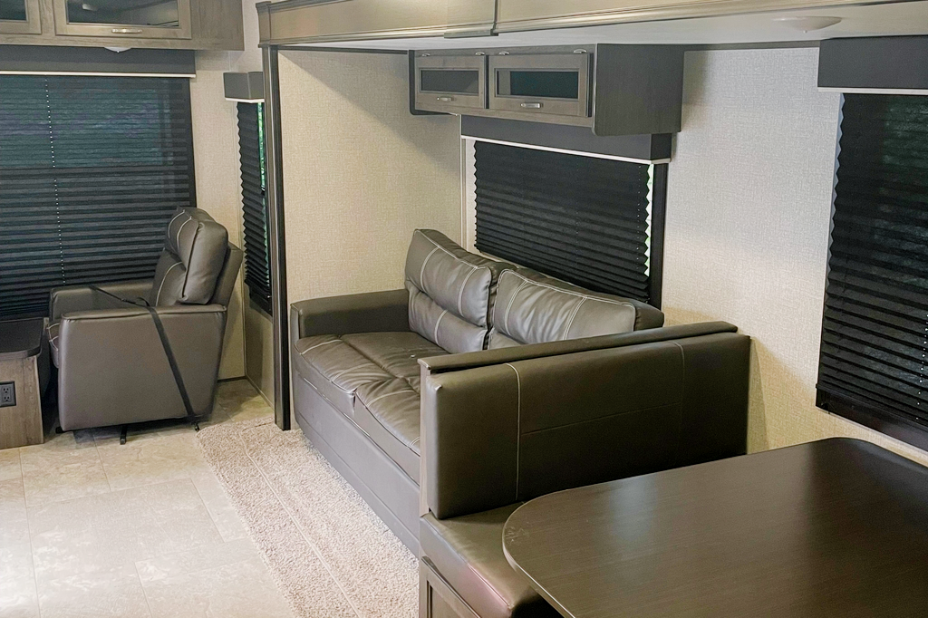 Joshua 's Jayco Jay flight SLX 8 / 265 RLS Travel Trailer