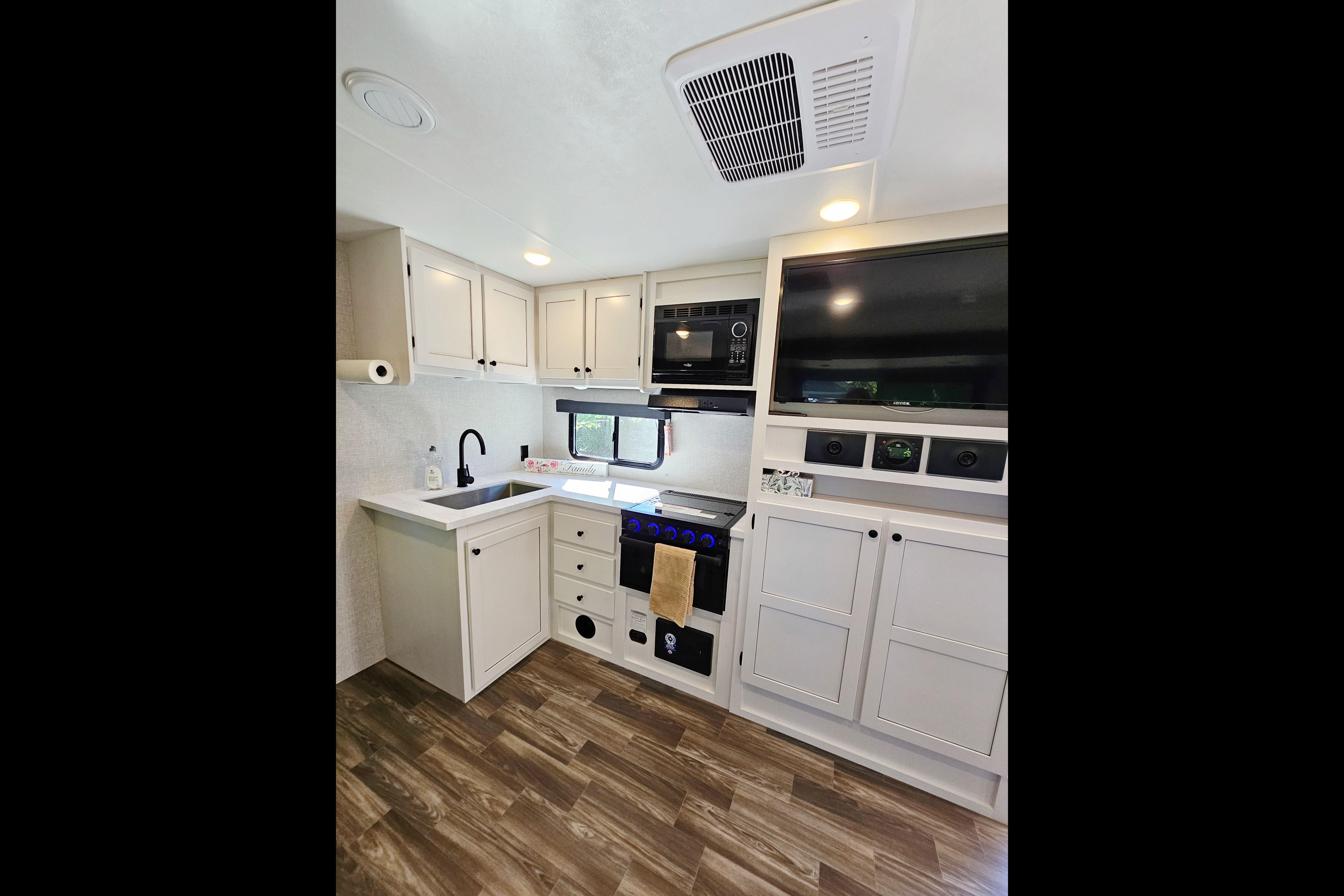 Angies 2024 Range Lite Bunkhouse | Slide-Out | Family-Friendly | Delivery Available