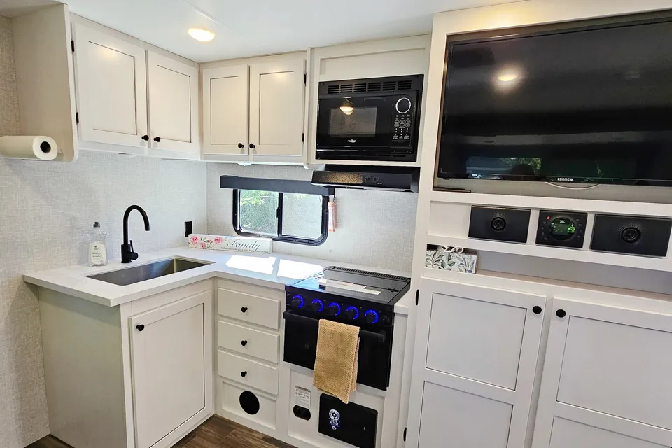 Angies 2024 Range Lite Bunkhouse | Slide-Out | Family-Friendly | Delivery Available