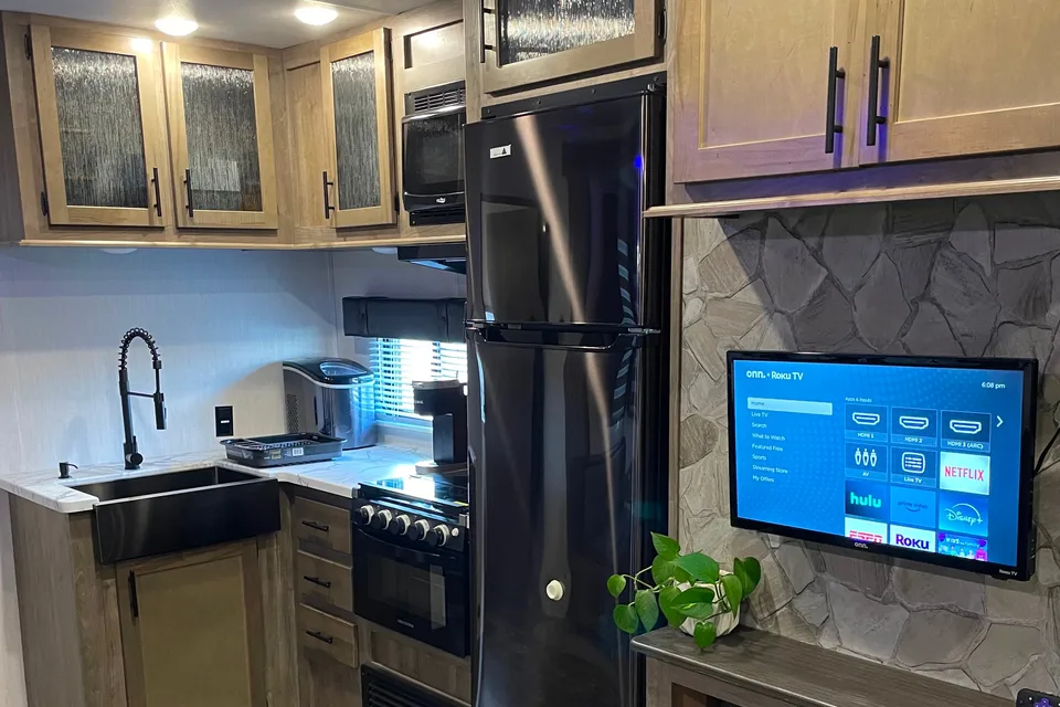 Sleeps 10_Fully Stocked_Golf Cart Rental