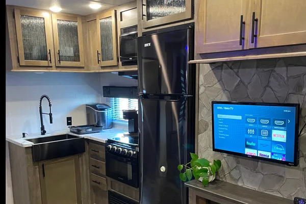 Sleeps 10_Fully Stocked_Golf Cart Rental