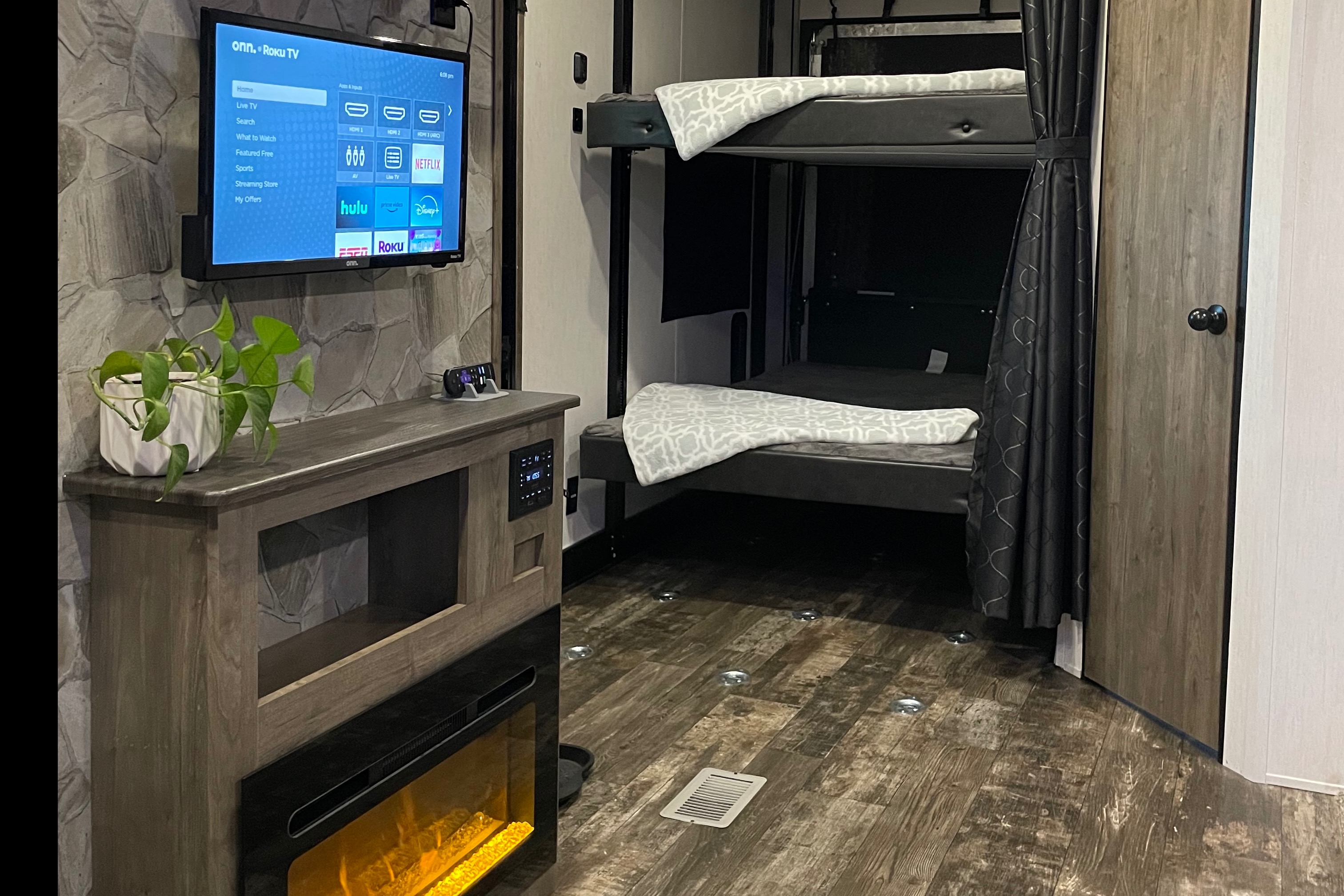 Sleeps 10_Fully Stocked_Golf Cart Rental