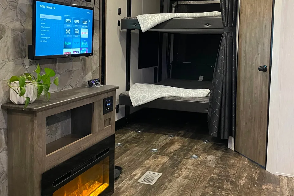Sleeps 10_Fully Stocked_Golf Cart Rental