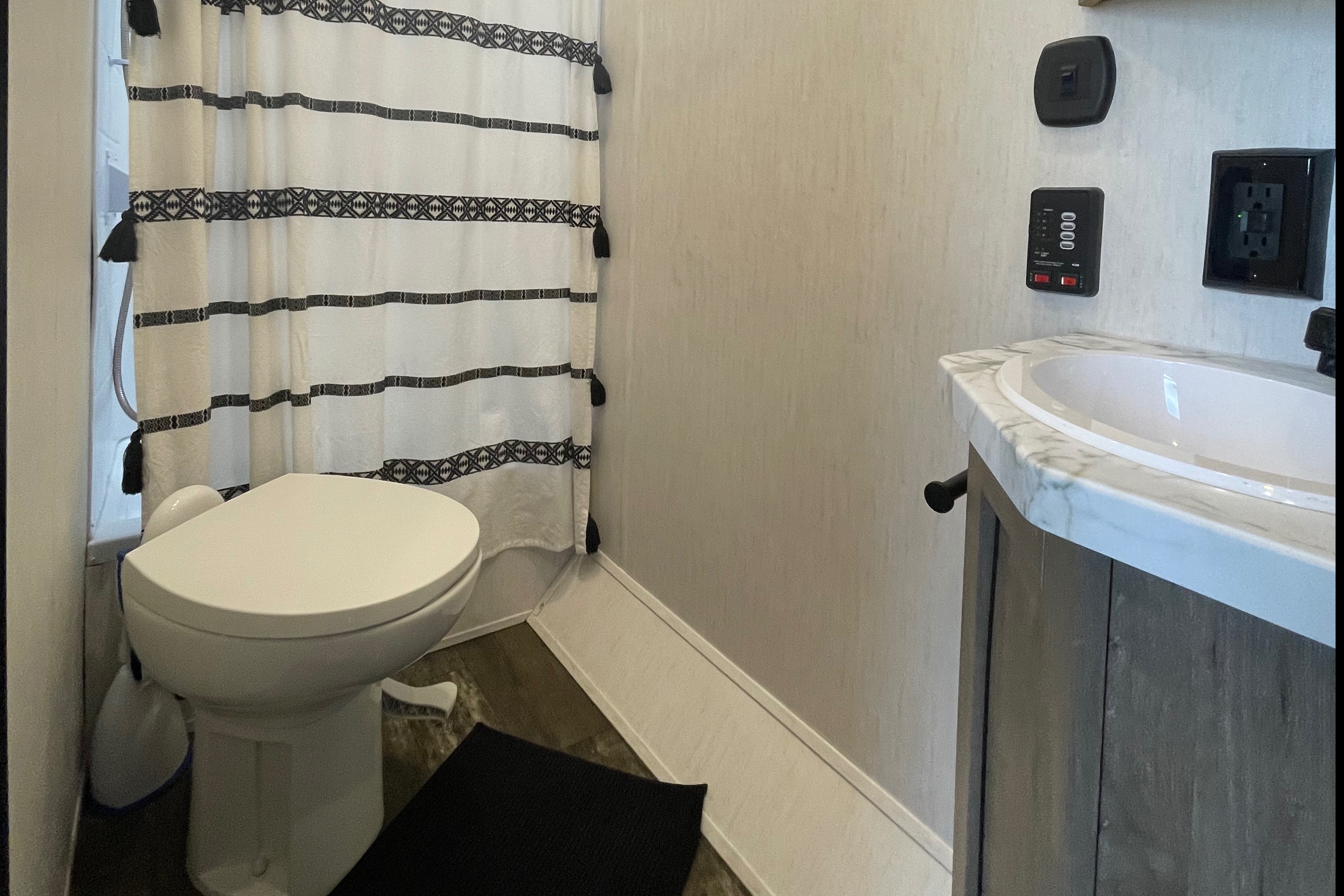 Sleeps 10_Fully Stocked_Golf Cart Rental