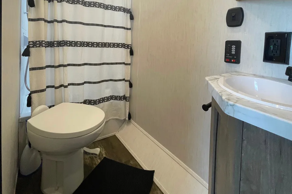 Sleeps 10_Fully Stocked_Golf Cart Rental
