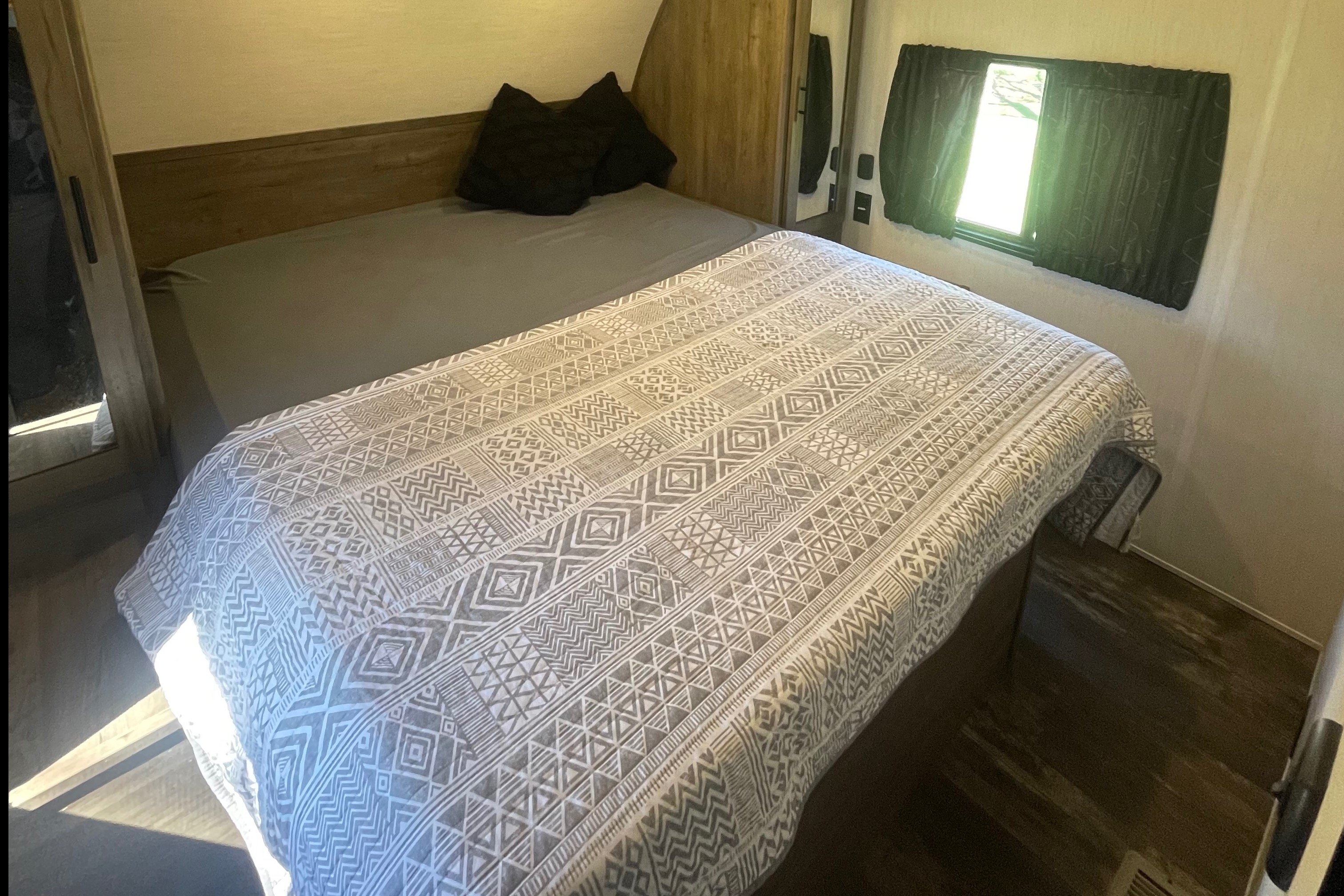 Sleeps 10_Fully Stocked_Golf Cart Rental