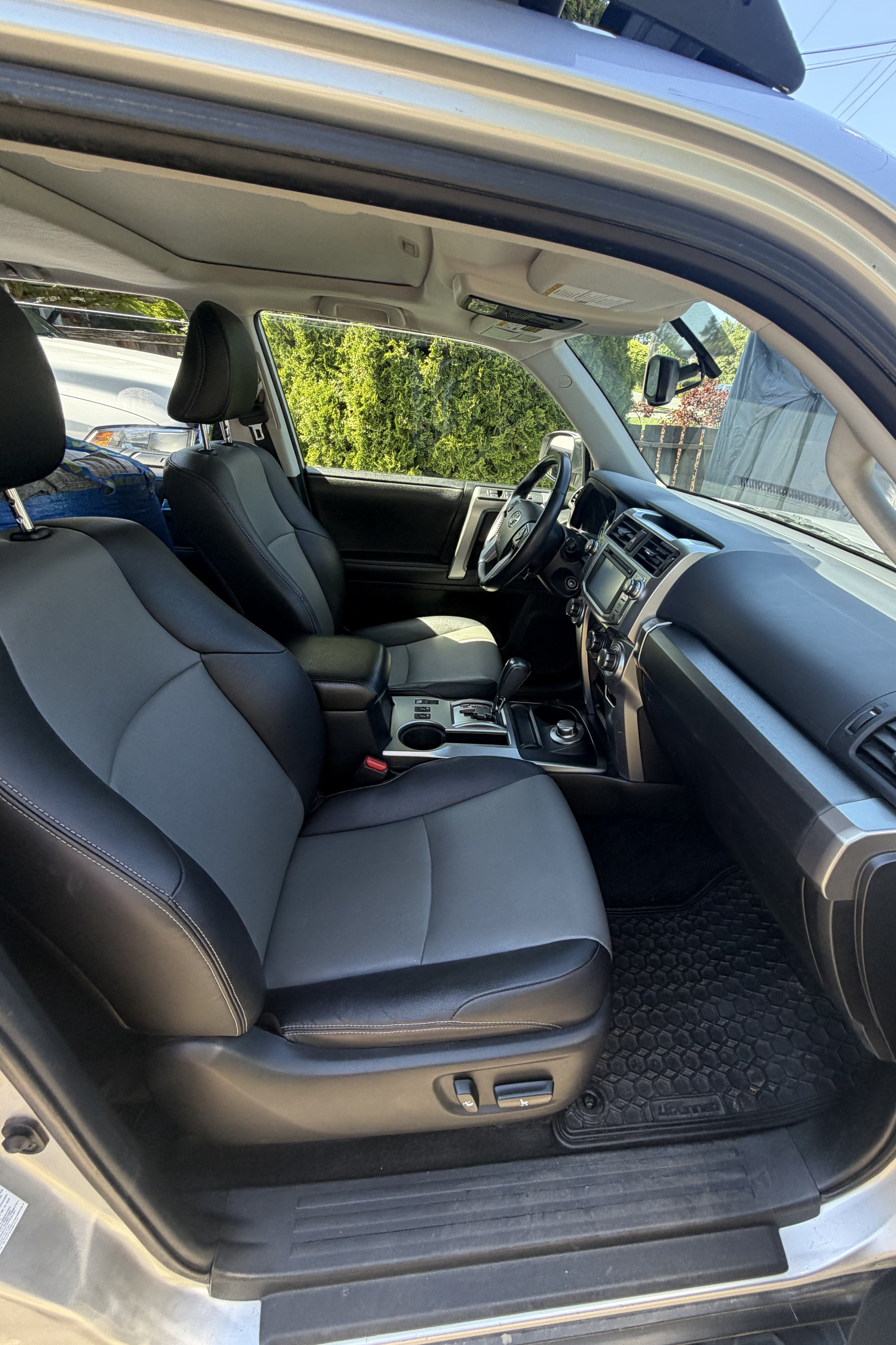 4x4 Toyota 4Runner with Roof Top Tent