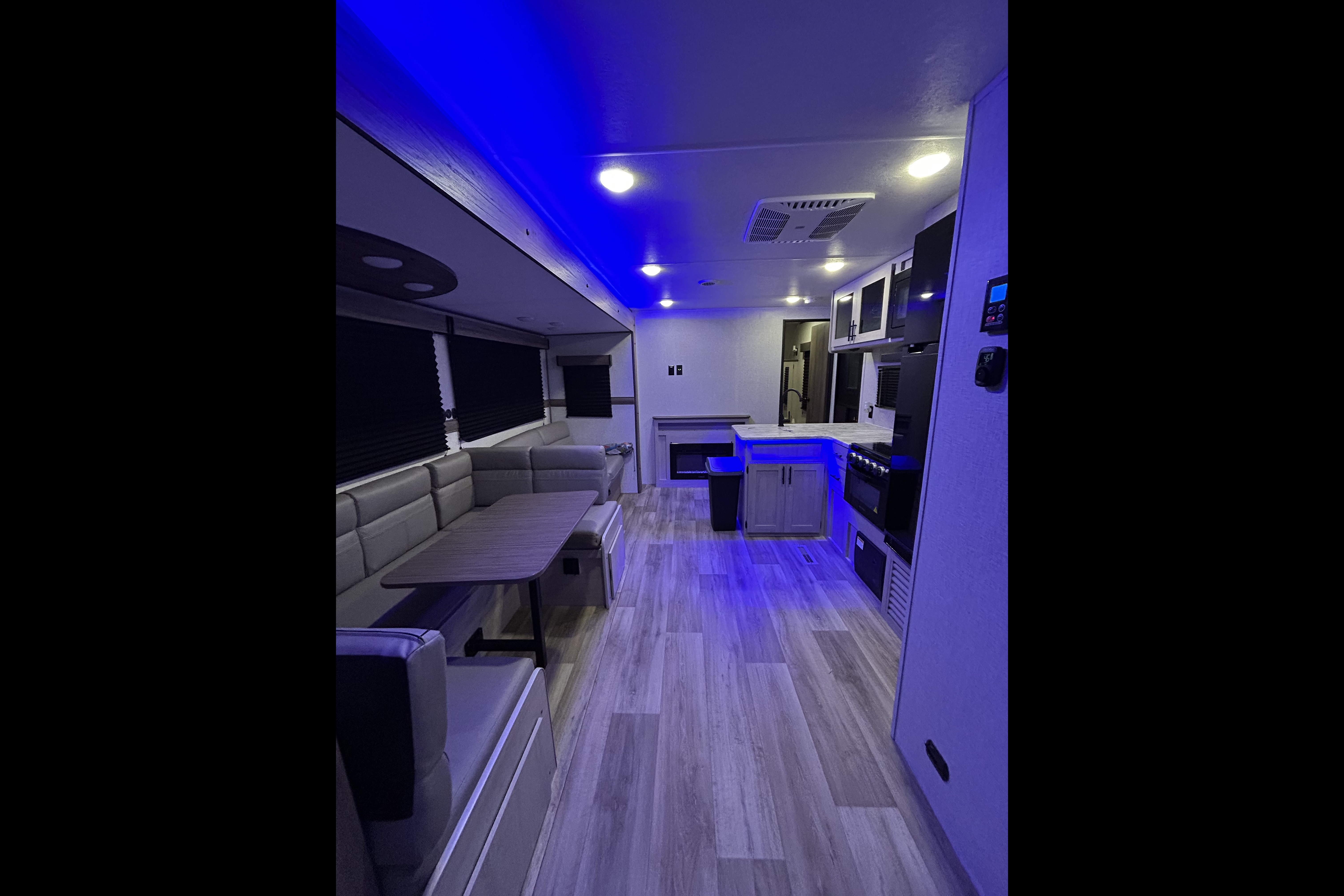 Maricela's Crossroads Zinger 320FB Travel Trailer