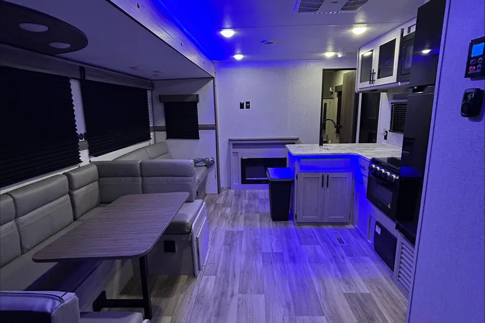 Maricela's Crossroads Zinger 320FB Travel Trailer