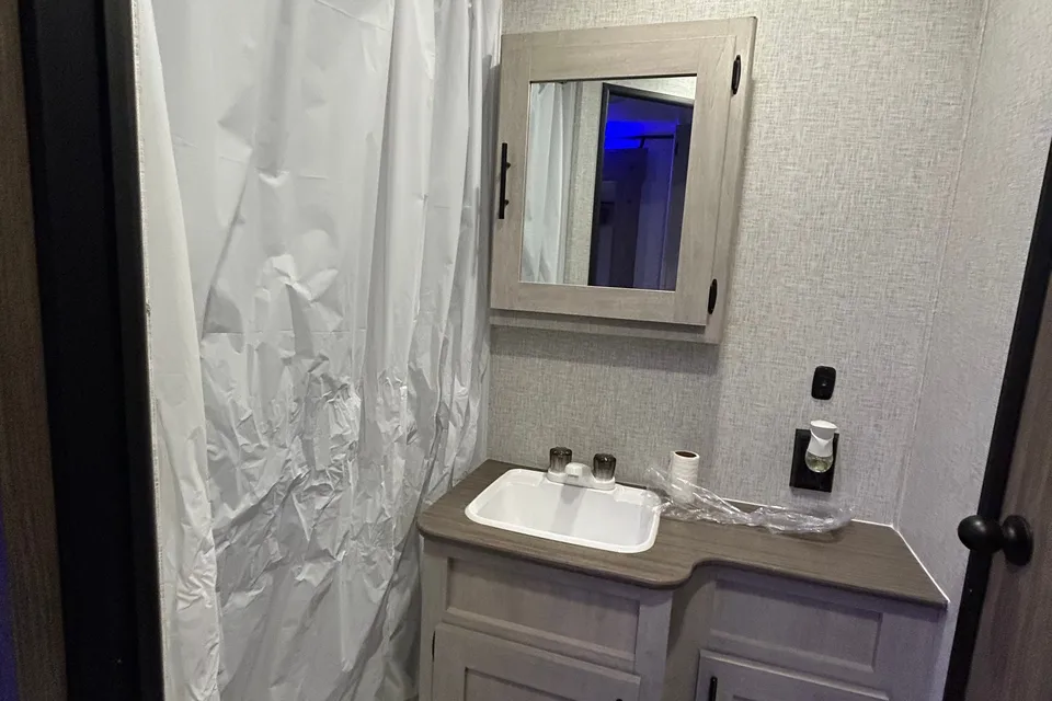 Maricela's Crossroads Zinger 320FB Travel Trailer