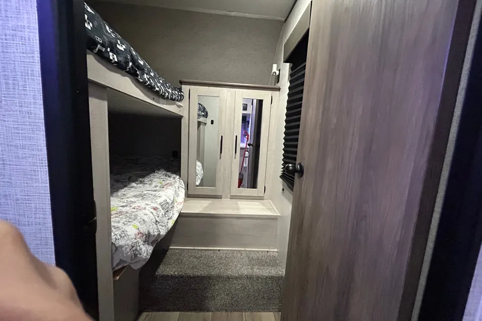 Maricela's Crossroads Zinger 320FB Travel Trailer