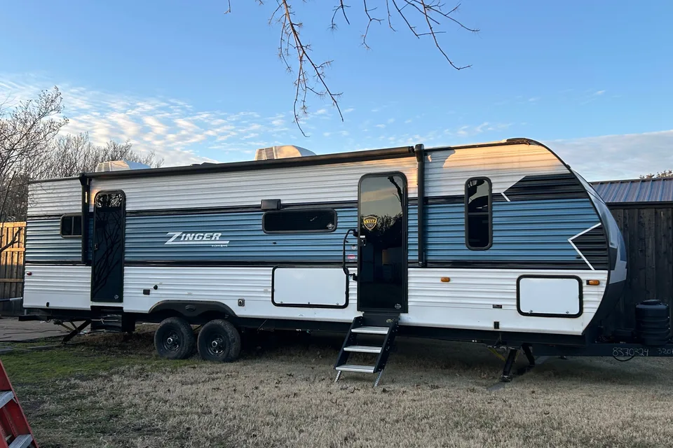 Maricela's Crossroads Zinger 320FB Travel Trailer