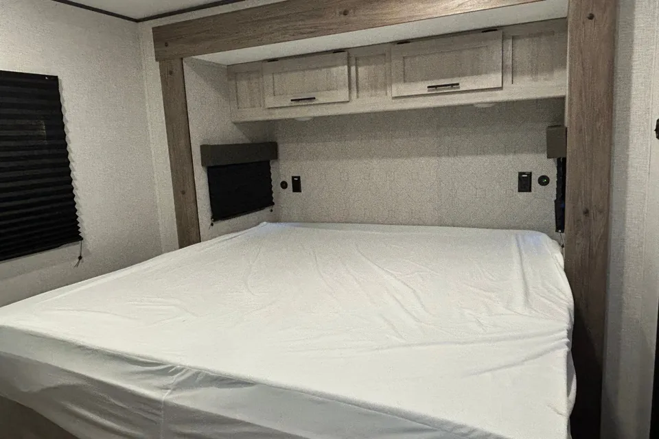 Maricela's Crossroads Zinger 320FB Travel Trailer