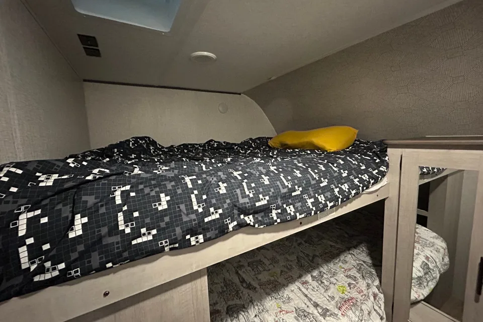 Maricela's Crossroads Zinger 320FB Travel Trailer
