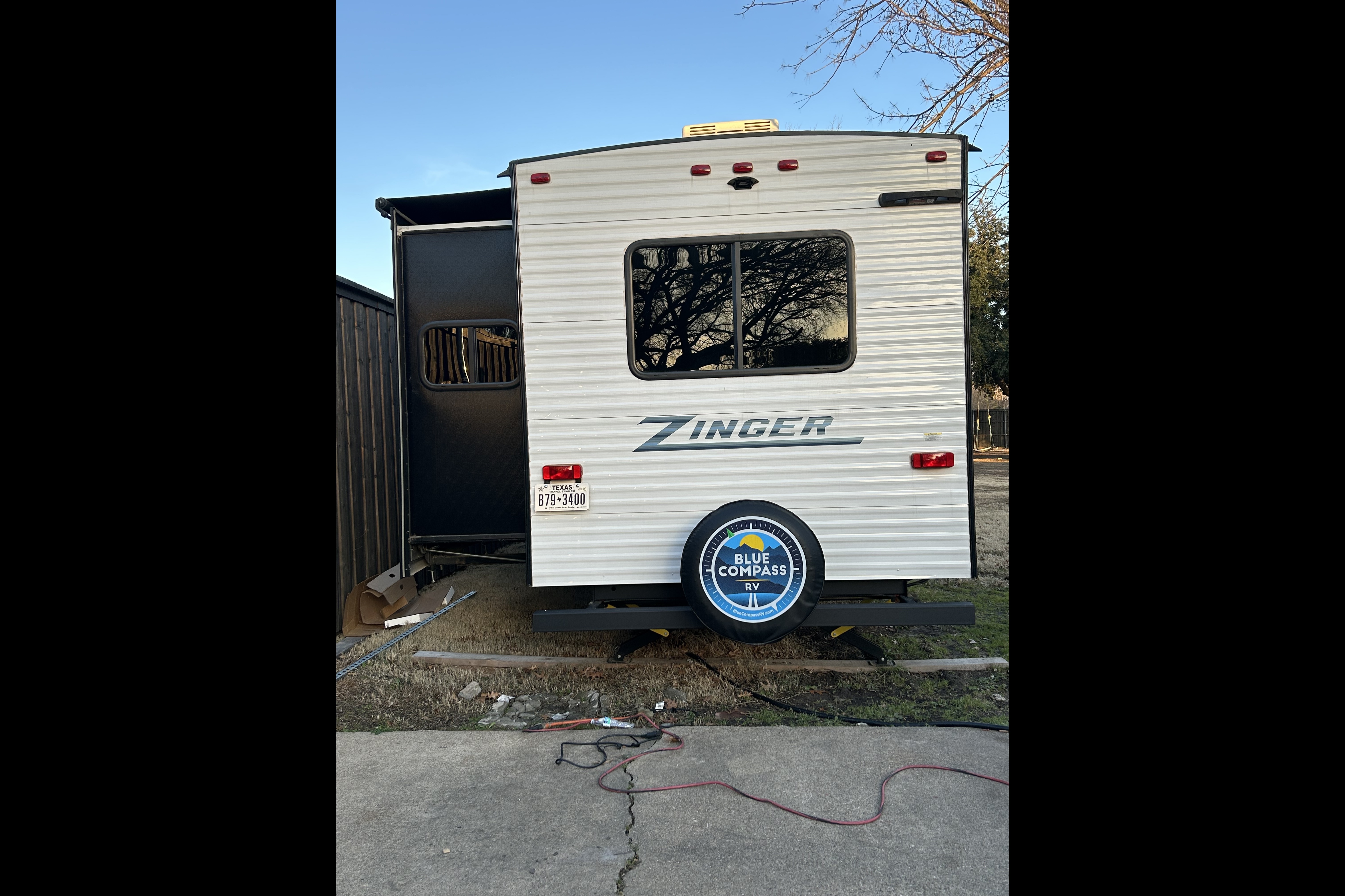 Maricela's Crossroads Zinger 320FB Travel Trailer