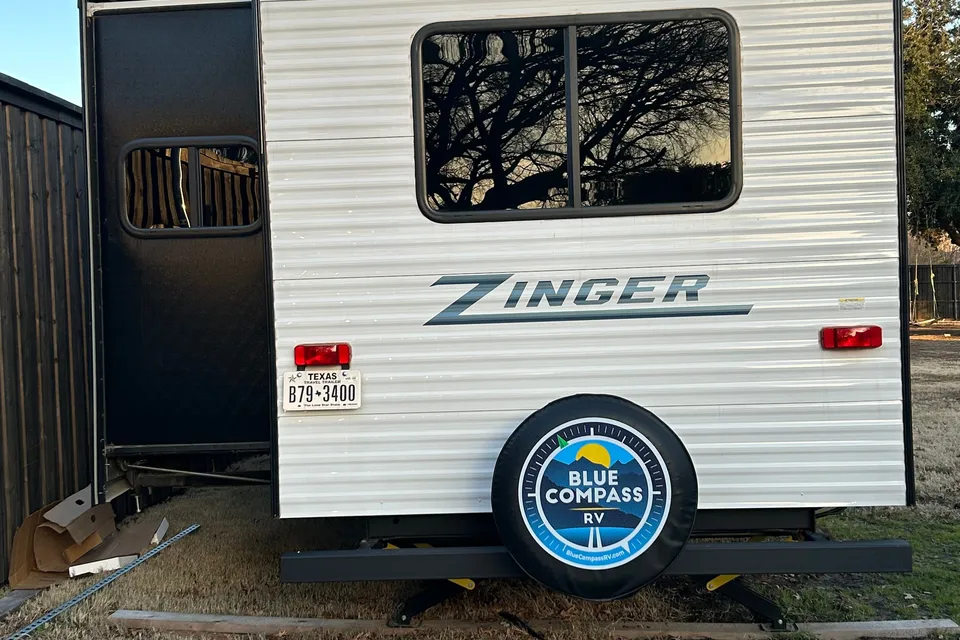 Maricela's Crossroads Zinger 320FB Travel Trailer