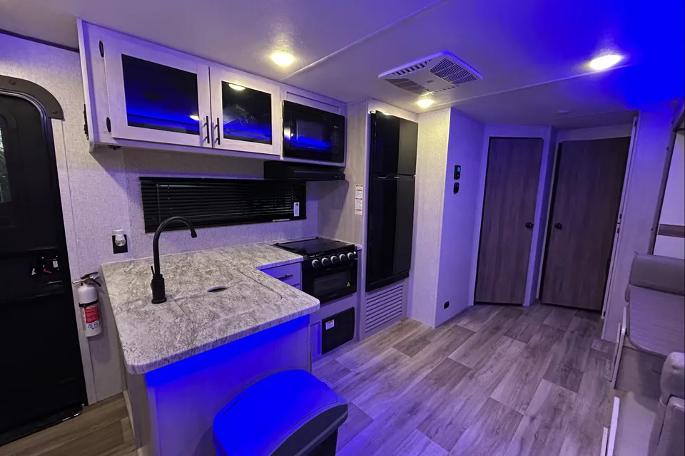 Maricela's Crossroads Zinger 320FB Travel Trailer