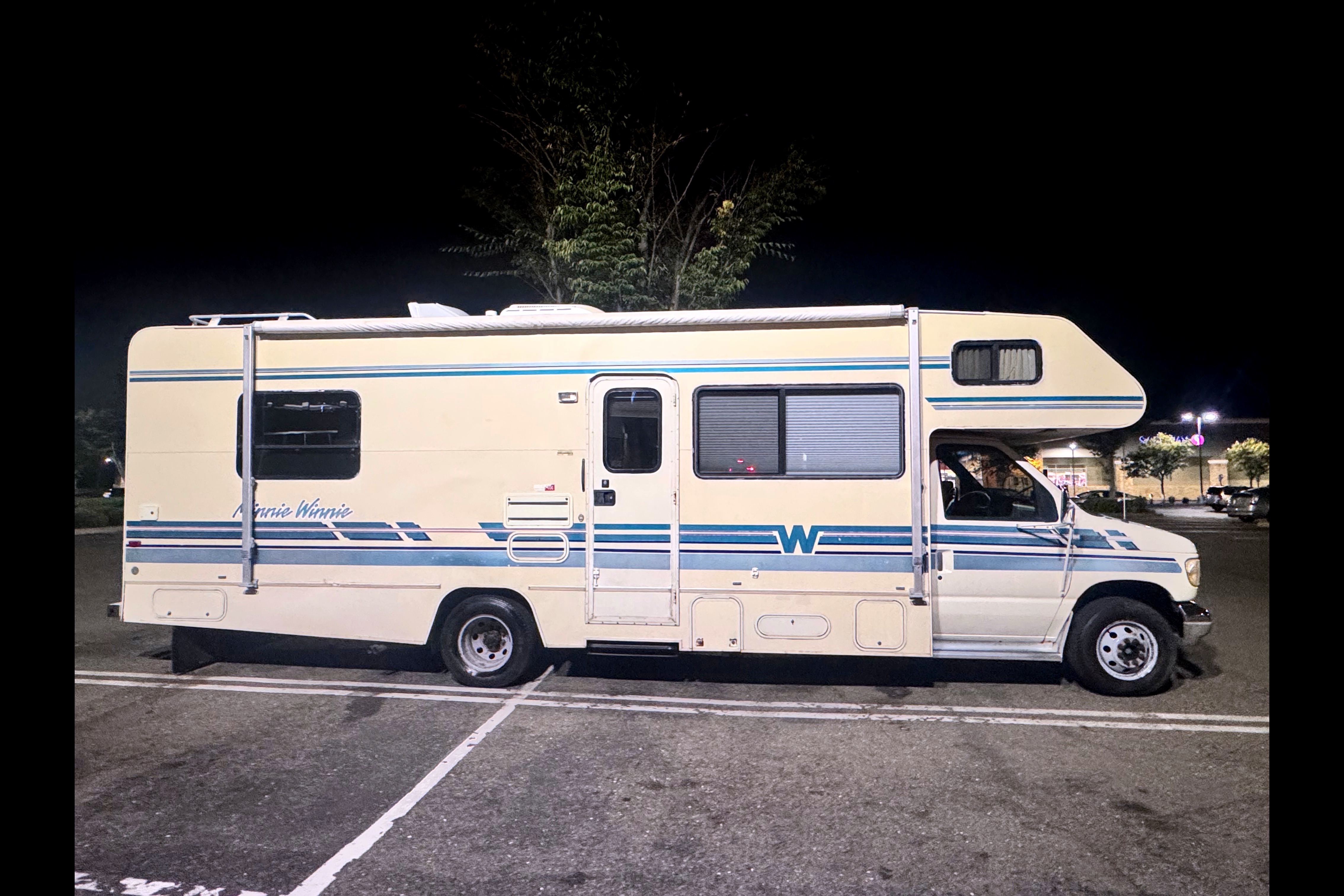 🌙 Lunaris for Cozy Couples & Family-Friendly Getaways  [Affordable RV+Extra Time+Battery]