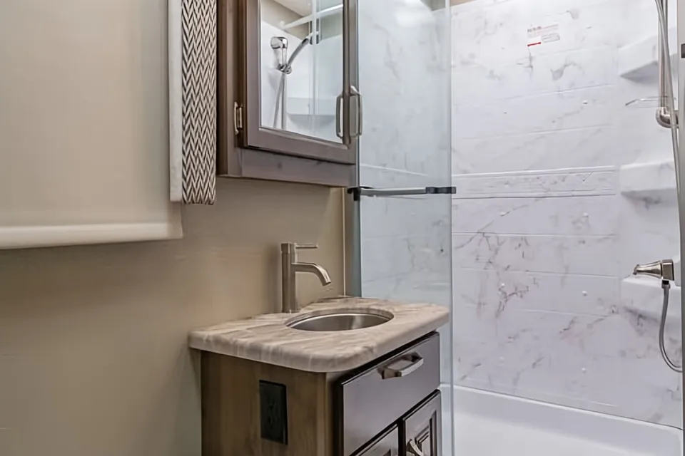 C19 *NEW* Entegra SLEEPS 8 - STARLINK WiFi Equipped -MASTER BEDROOM