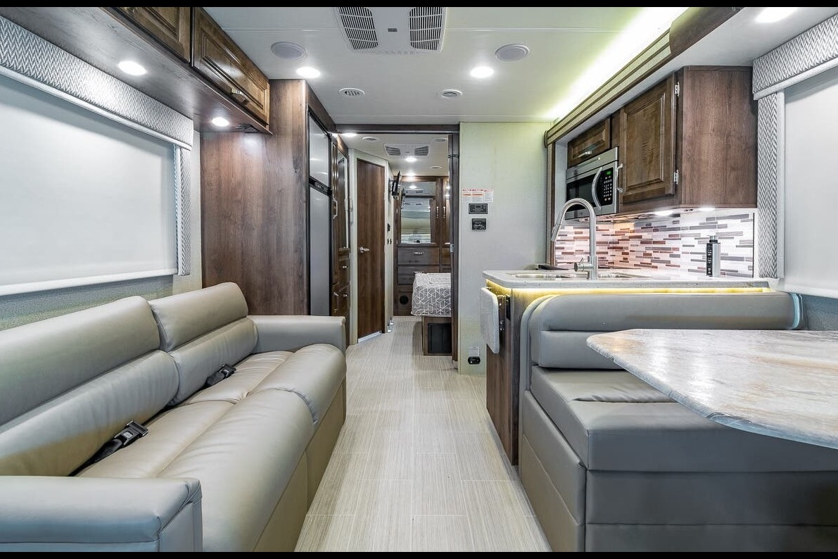 C19 *NEW* Entegra SLEEPS 8 - STARLINK WiFi Equipped -MASTER BEDROOM