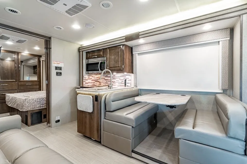 C19 *NEW* Entegra SLEEPS 8 - STARLINK WiFi Equipped -MASTER BEDROOM