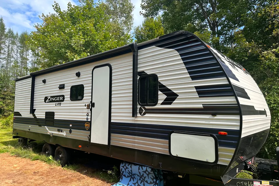 Walker’s crossroads zinger light travel trailer)