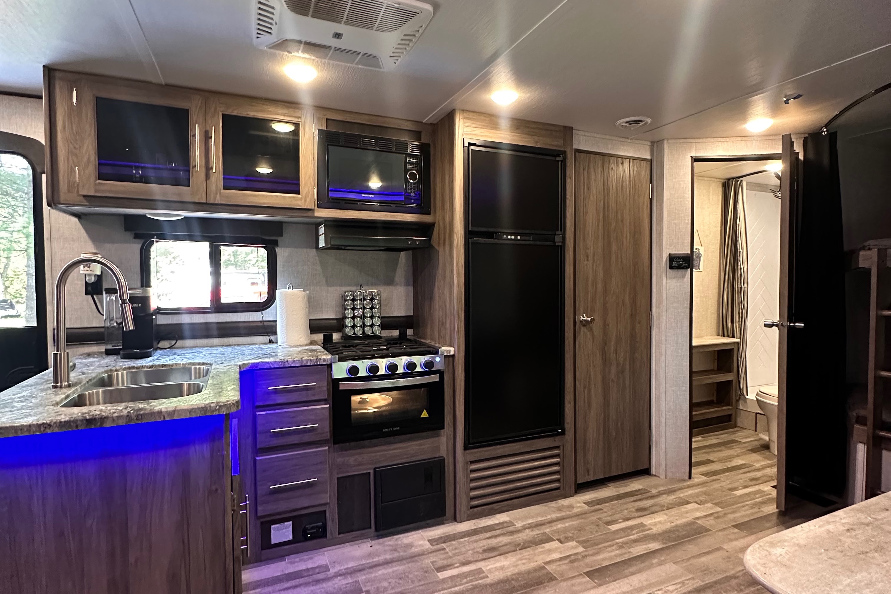 Walker’s crossroads zinger light travel trailer)