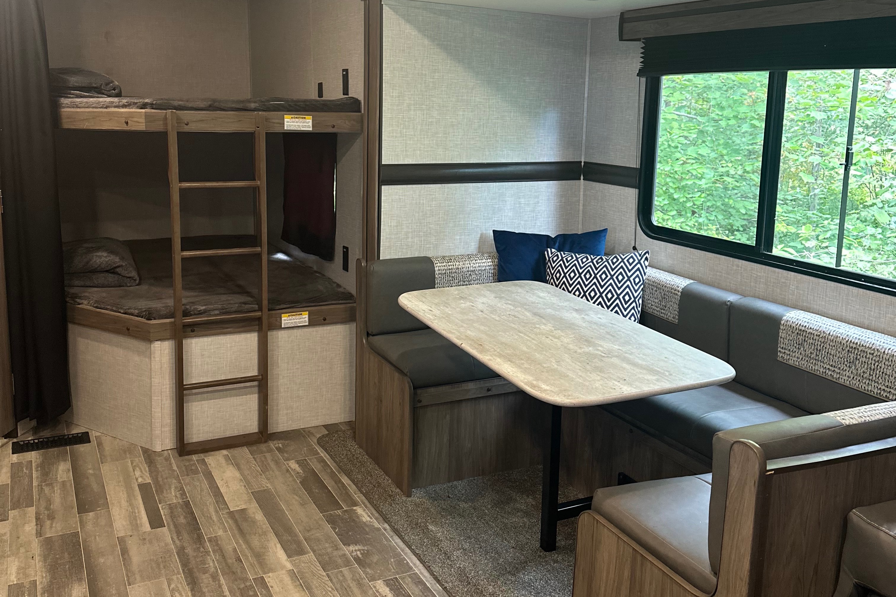 Walker’s crossroads zinger light travel trailer)